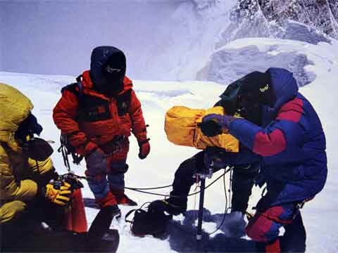 
David Breashears Filming Using IMAX Camera On Everest Summit May 23, 1996 - Everest Mountain Without Mercy book
